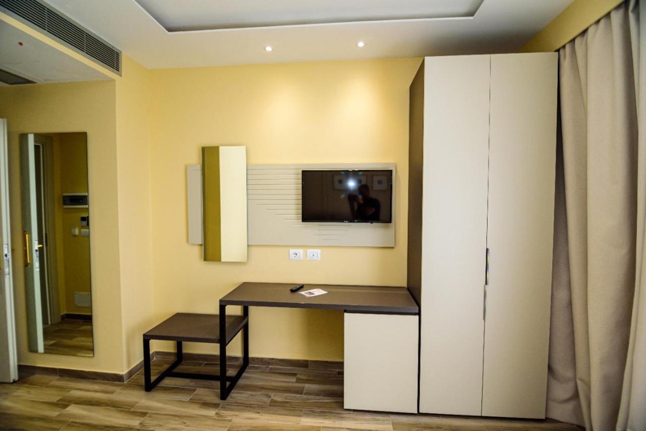 Hotel Orange Dhërmi Buitenkant foto