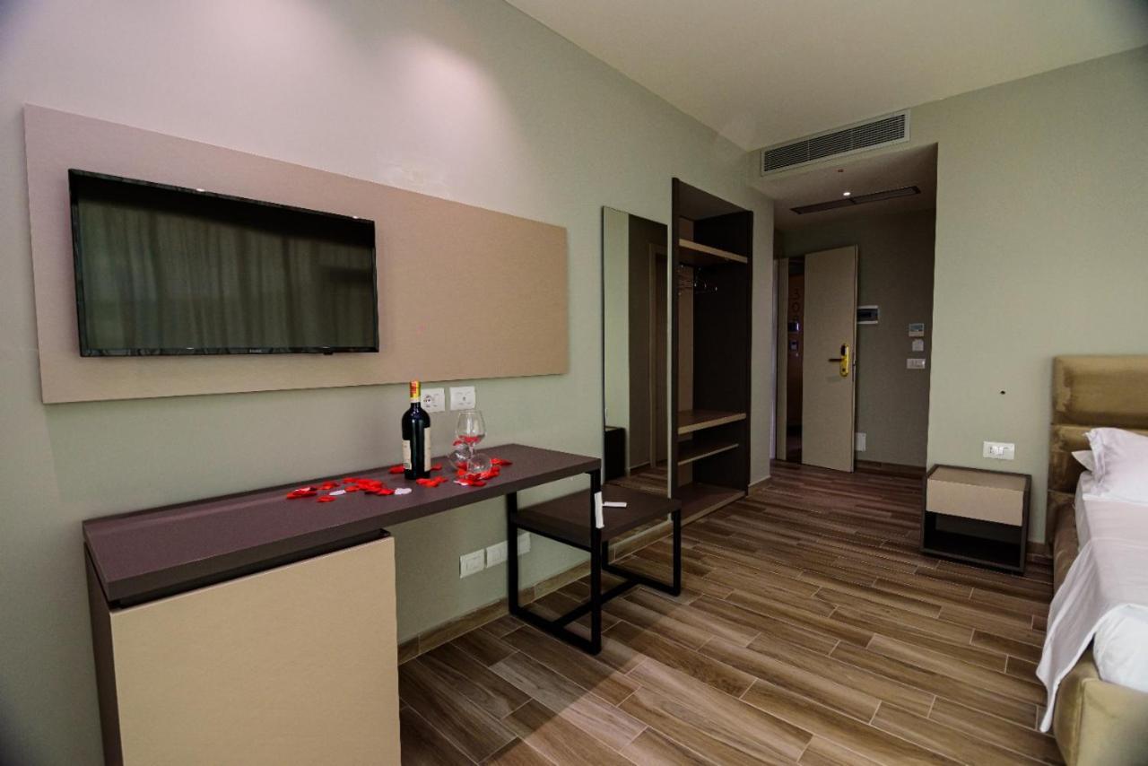 Hotel Orange Dhërmi Buitenkant foto