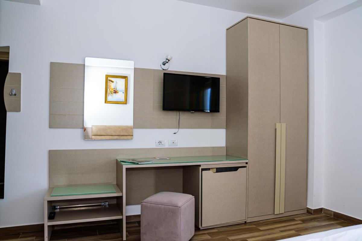 Hotel Orange Dhërmi Buitenkant foto