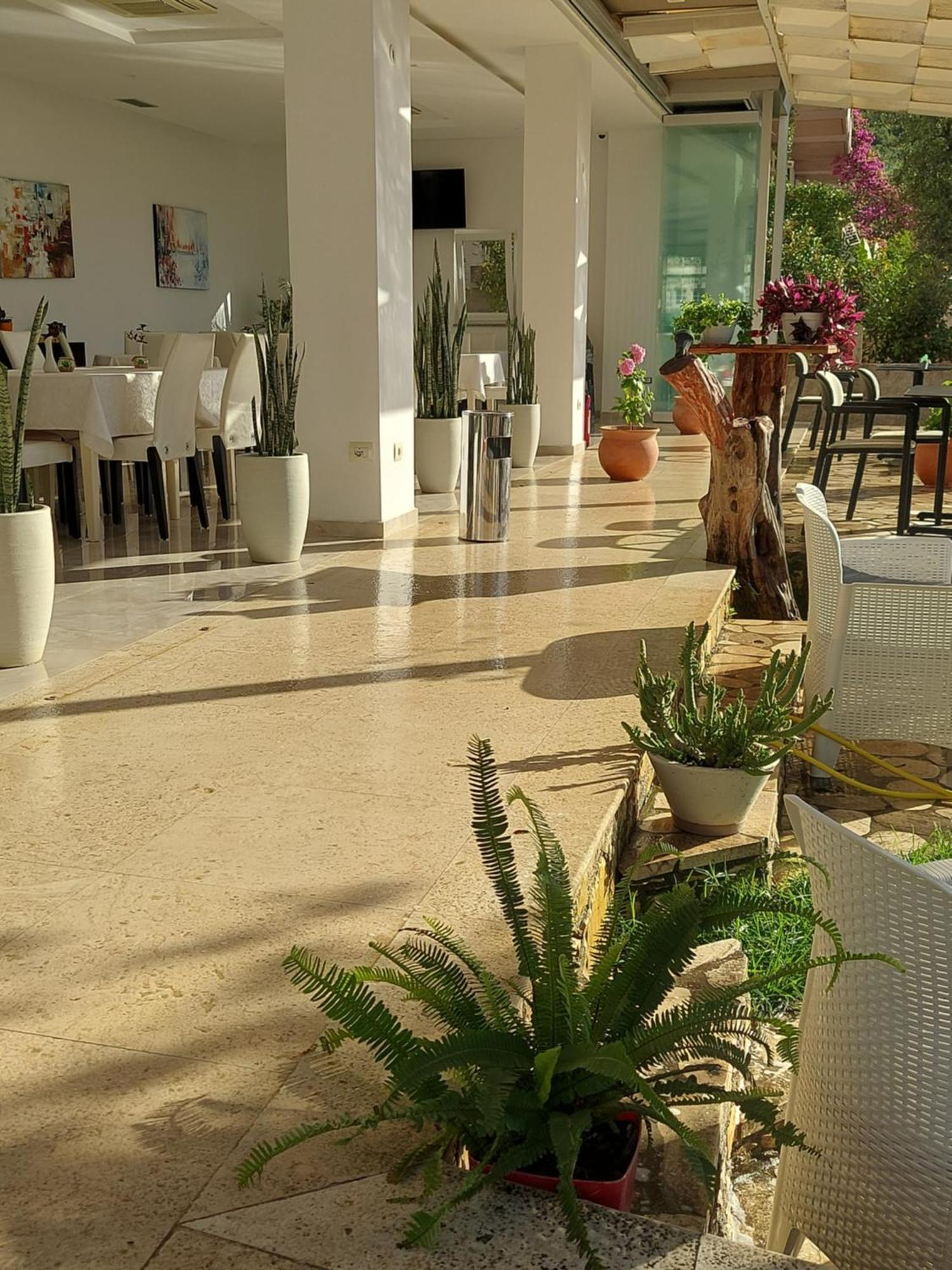 Hotel Orange Dhërmi Buitenkant foto
